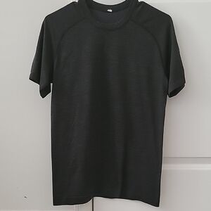 Men's Lululemon Black Shirt - Sz S